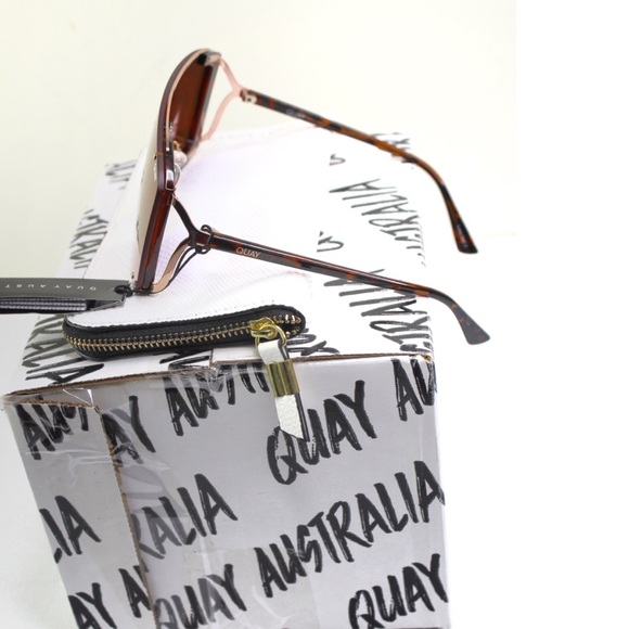 Quay NWT Hold For Applause Tortoiseshell Gold Oversized Sunnies with Case - Picture 10 of 13
